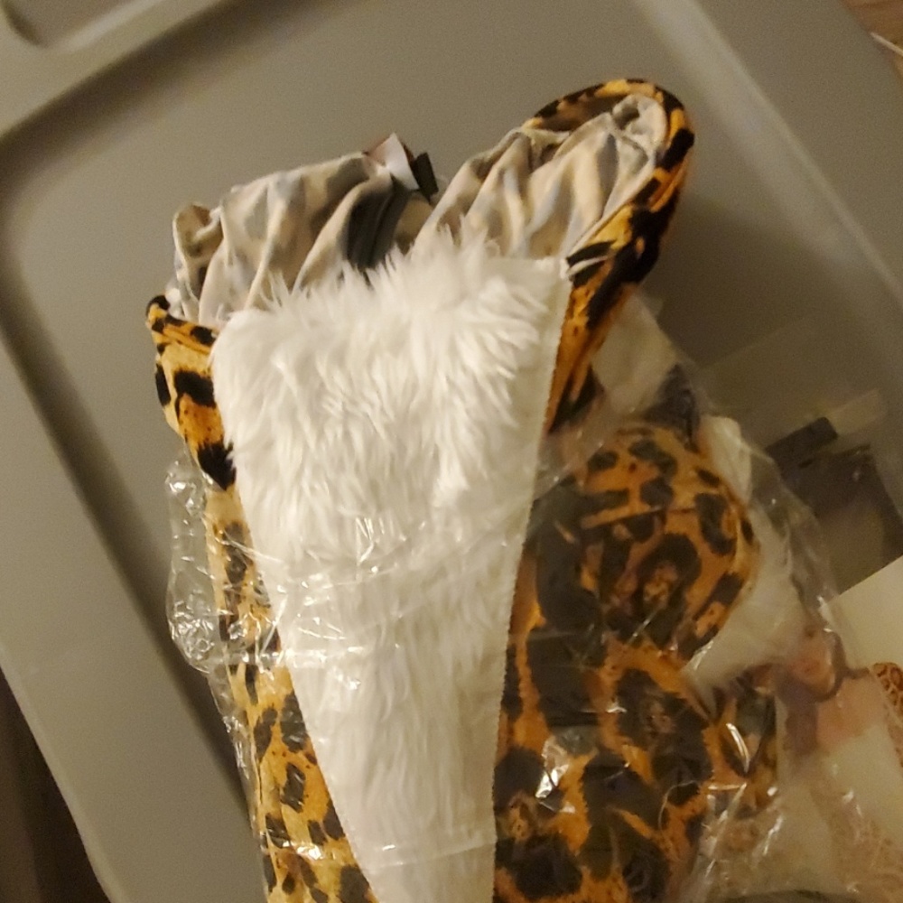 Women Costume! Halloween Costume! - Picture 6 of 8